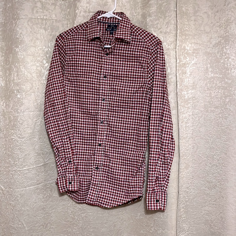 Gap Premium Slim Fit Button Down Shirt. Size Small. Red Plaid Print.